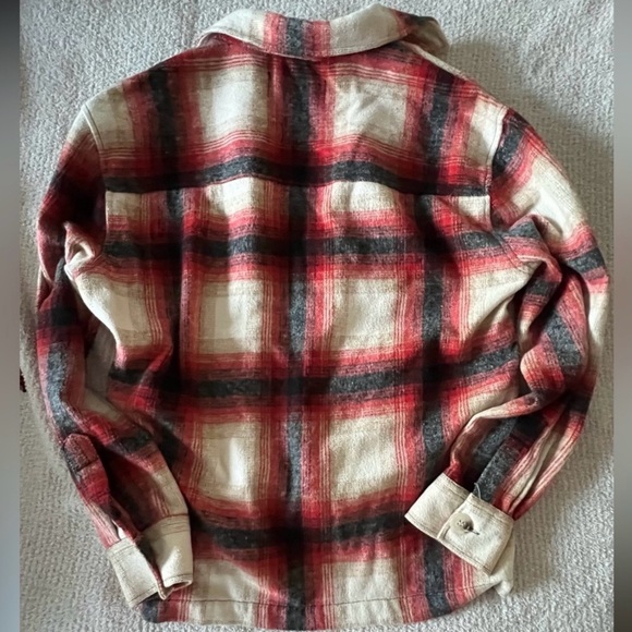 Kendall & Kylie Plaid Cropped Plaid Top - Picture 3 of 4